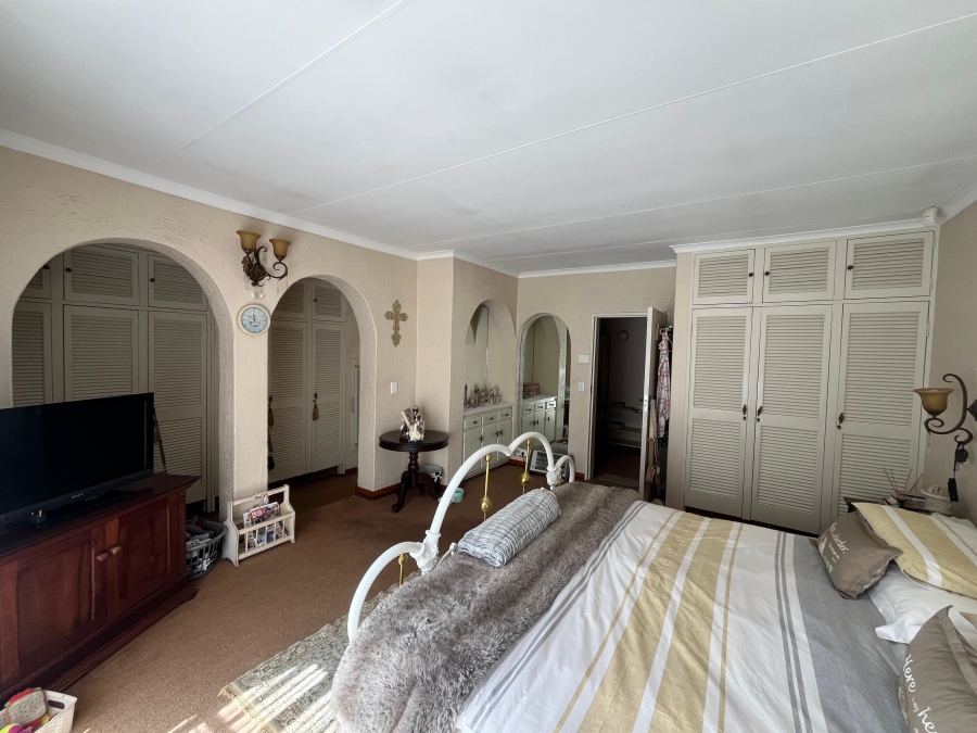 5 Bedroom Property for Sale in Frankfort Free State